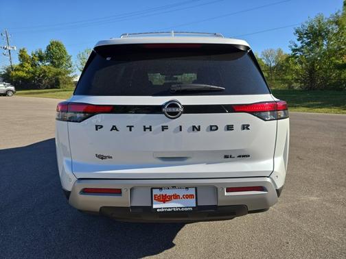 2025 Nissan Pathfinder SL