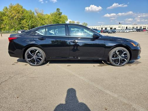 2025 Nissan Altima SR