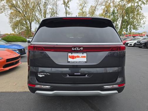 2023 Kia Carnival LX
