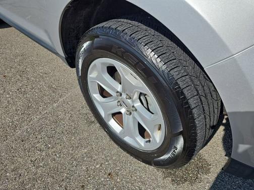 Ingot Silver 2013 Ford Edge SE