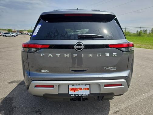 2025 Nissan Pathfinder Platinum