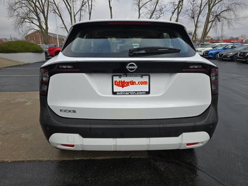 2025 Nissan Kicks S