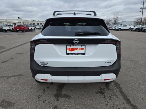 2026 Nissan Kicks SV