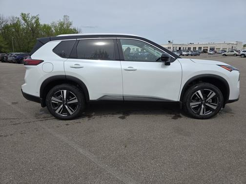 2025 Nissan Rogue SL