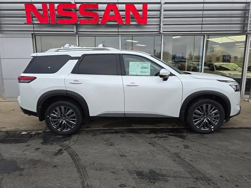 2025 Nissan Pathfinder SL