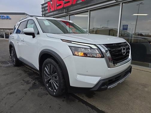 2025 Nissan Pathfinder SL