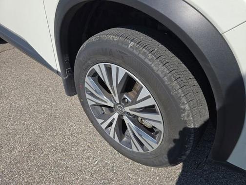 Pearl White Tricoat 2023 Nissan Rogue SV