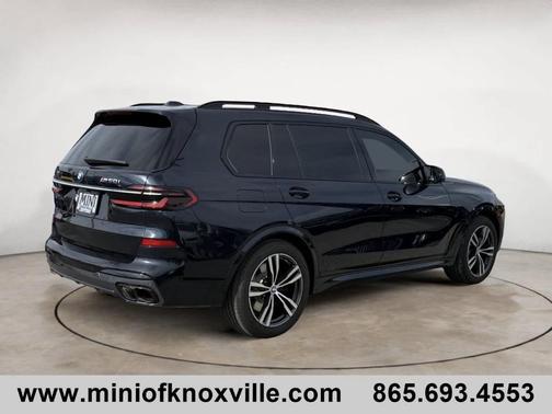 2023 BMW X7 M60i