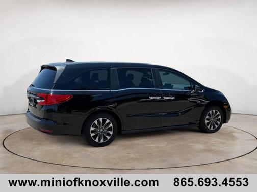 Crystal Black Pearl 2024 Honda Odyssey EX-L