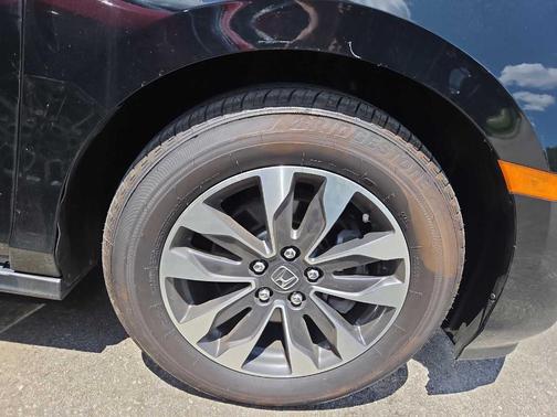 Crystal Black Pearl 2024 Honda Odyssey EX-L