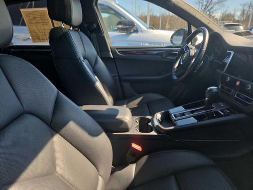 2024 Porsche Macan 
