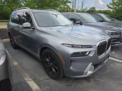 Gray Metallic 2023 BMW X7 xDrive40i