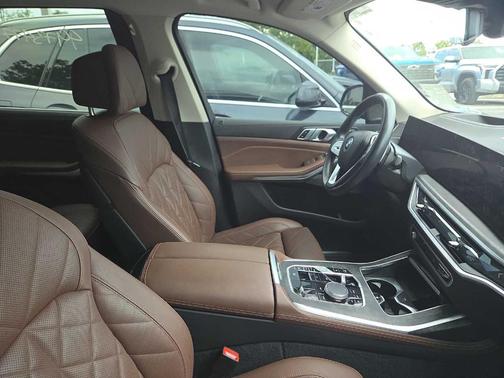 Gray Metallic 2023 BMW X7 xDrive40i