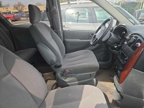 2006 Chrysler Town & Country Base