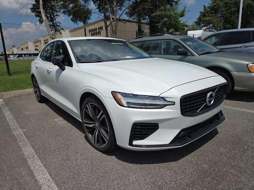 2022 Volvo S60 Recharge Plug-In Hybrid T8 R-Design Expression