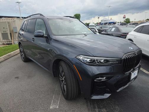Metallic 2022 BMW X7 xDrive40i