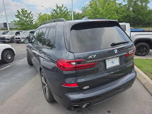Metallic 2022 BMW X7 xDrive40i