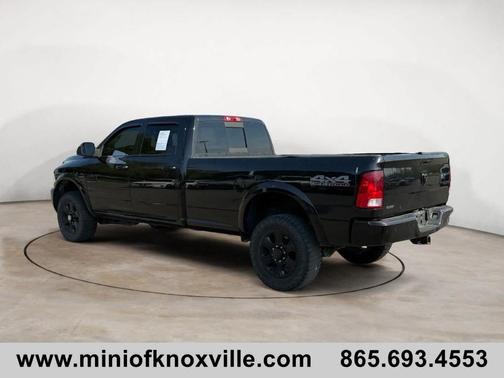 Brilliant Black Crystal Pearlcoat 2018 RAM 2500 SLT