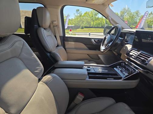 Ceramic Pearl Metallic 2023 Lincoln Navigator Reserve