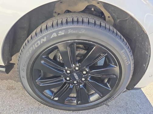 Ceramic Pearl Metallic 2023 Lincoln Navigator Reserve