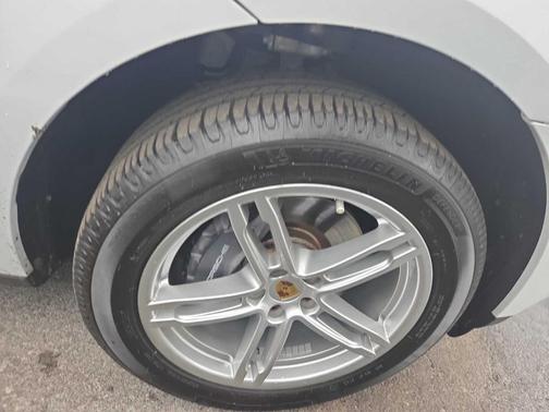 2021 Porsche Macan Base