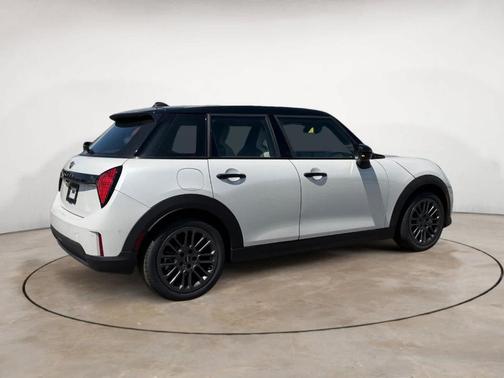 White Metallic 2026 MINI Hardtop