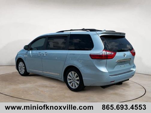2017 Toyota Sienna XLE