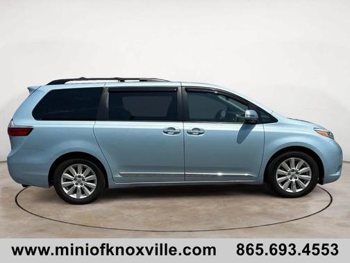 2017 Toyota Sienna XLE