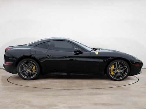 2016 Ferrari California T