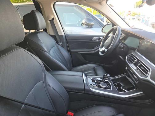 Alpine White 2022 BMW X7 xDrive40i