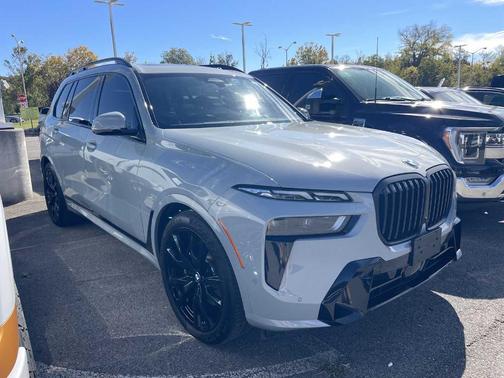 Gray Metallic 2026 BMW X7 xDrive40i
