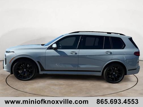 Gray Metallic 2026 BMW X7 xDrive40i