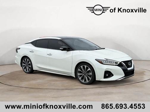 White 2023 Nissan Maxima Platinum