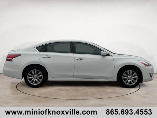 Solid White 2015 Nissan Altima 2.5 S