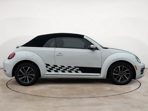 Pure White w/ Black Top 2019 Volkswagen Beetle 2.0T S