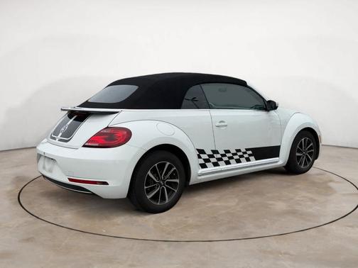 Pure White w/ Black Top 2019 Volkswagen Beetle 2.0T S