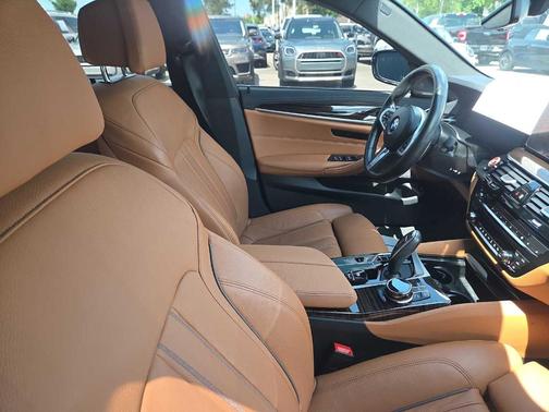 Alpine White 2023 BMW M550 i xDrive