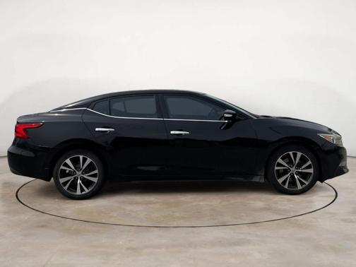 Black 2016 Nissan Maxima 3.5 SV
