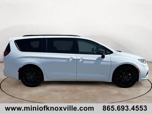 Bright White Clearcoat 2025 Chrysler Pacifica Limited