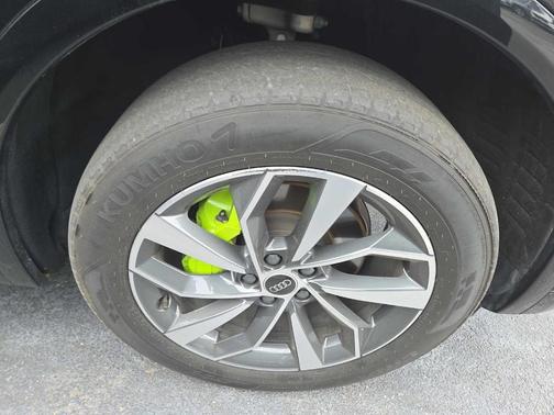 Mythos Black Metallic 2023 Audi Q5 45 S line Premium Plus