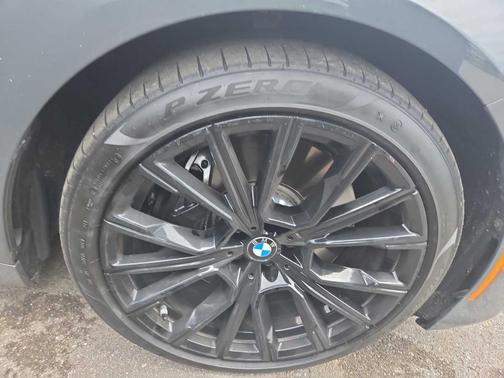 Gray Metallic 2022 BMW 750 i xDrive