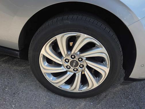 Silver Radiance Metallic 2024 Lincoln Navigator L Reserve