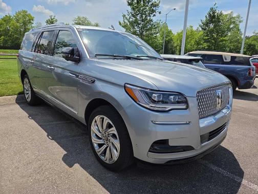 Silver Radiance Metallic 2024 Lincoln Navigator L Reserve