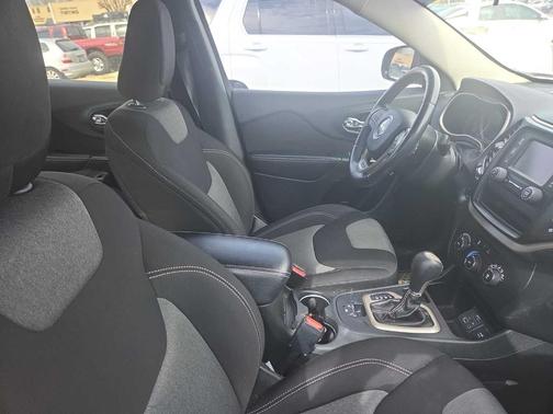 2015 Jeep Cherokee Sport