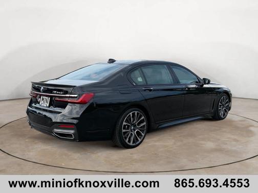 Black Sapphire Metallic 2022 BMW 740 i