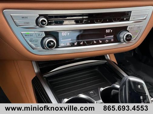 Black Sapphire Metallic 2022 BMW 740 i