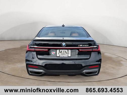 Black Sapphire Metallic 2022 BMW 740 i