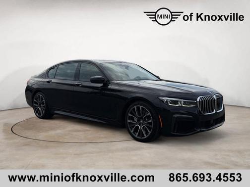 Black Sapphire Metallic 2022 BMW 740 i