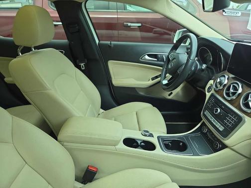 Polar White 2018 Mercedes-Benz GLA 250 Base