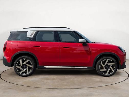 Chili Pepper Red 2026 MINI Countryman S